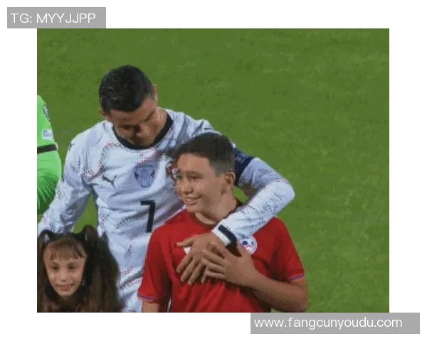 足球明星关爱小球迷的温暖时刻与动人故事